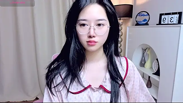 Snapshot of miuu6868 chatting on 06-06-26, 02:05 miuu6868 online show from 06-06-26, 02:05