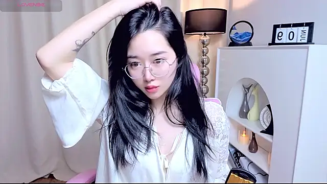 Snapshot of miuu6868 chatting on 06-11-26, 02:11 miuu6868 online show from 06-11-26, 02:11