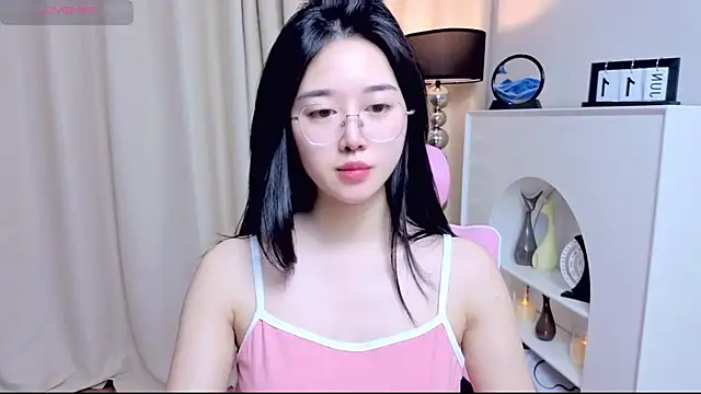 Snapshot of miuu6868 chatting on 06-11-26, 02:53 miuu6868 online show from 06-11-26, 02:53