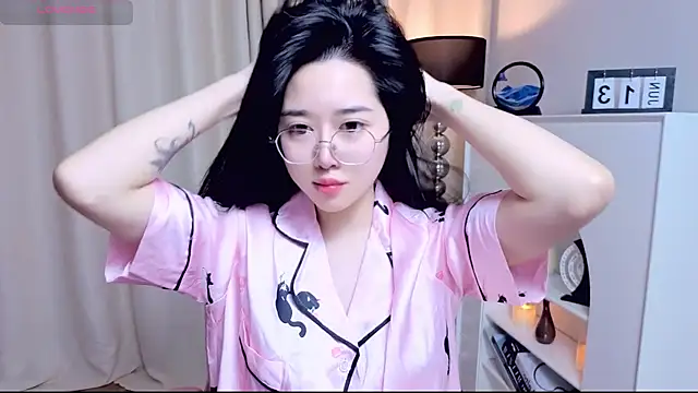 Snapshot of miuu6868 chatting on 06-14-26, 02:24 miuu6868 online show from 06-14-26, 02:24