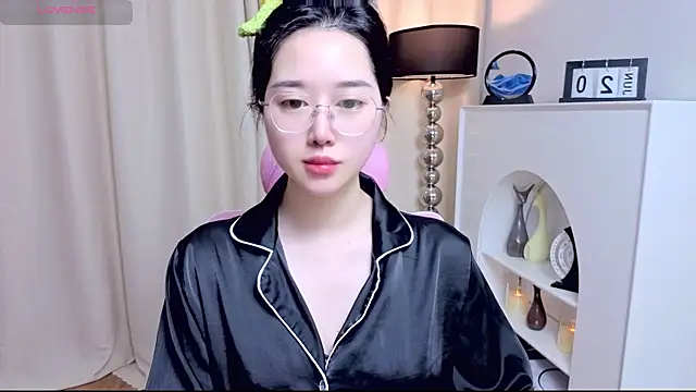 Snapshot of miuu6868 chatting on 06-21-26, 02:03 miuu6868 online show from 06-21-26, 02:03