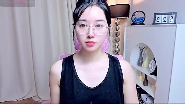 Snapshot of miuu6868 chatting on 06-23-26, 01:58 miuu6868 online show from 06-23-26, 01:58