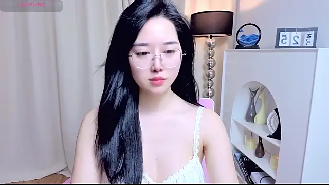 Snapshot of miuu6868 chatting on 06-25-26, 02:11 miuu6868 online show from 06-25-26, 02:11