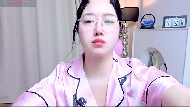 Snapshot of miuu6868 chatting on 06-28-26, 02:06 miuu6868 online show from 06-28-26, 02:06