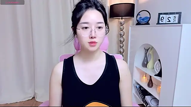 Snapshot of miuu6868 chatting on 06-29-26, 10:15 miuu6868 online show from 06-29-26, 10:15