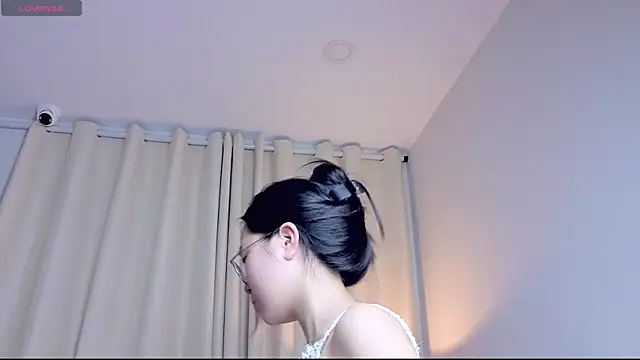 Snapshot of miuu6868 chatting on 06-30-26, 02:12 miuu6868 online show from 06-30-26, 02:12