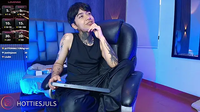 hottiesjuls online show from 07-28-26, 08:52