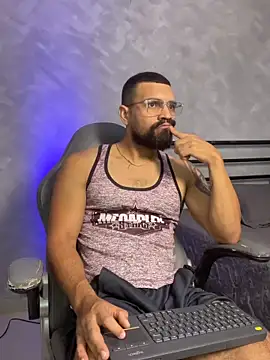 Snapshot of RoccoSaenz chatting on 05-28-26, 06:05 RoccoSaenz online show from 05-28-26, 06:05