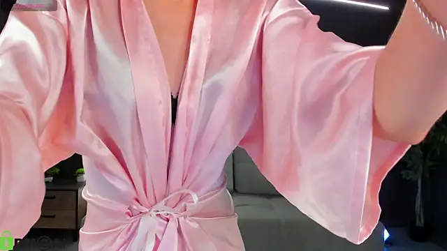 Snapshot of lura_lust chatting on 07-25-26, 04:10 lura lust online show from 07-25-26, 04:10