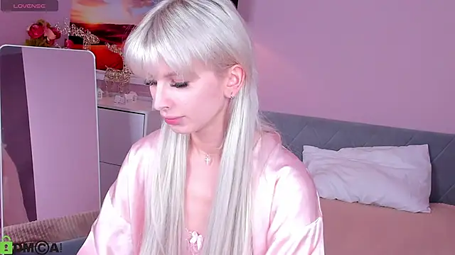 Snapshot of lura_lust chatting on 07-27-26, 11:06 lura lust online show from 07-27-26, 11:06