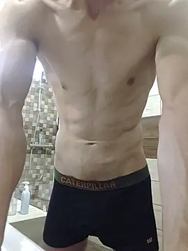 Snapshot of Nakedfanboy chatting on 06-24-26, 02:05 Nakedfanboy online show from 06-24-26, 02:05
