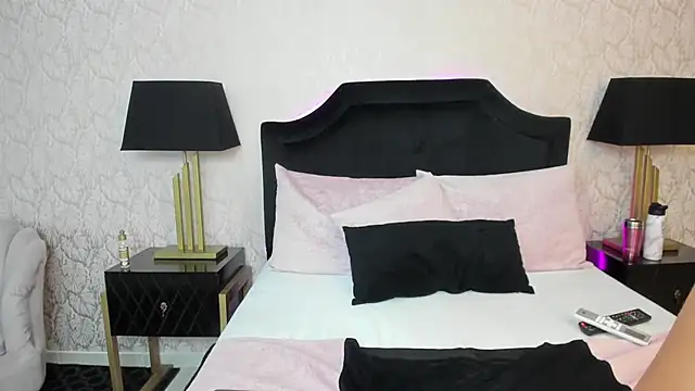 Snapshot of LuciiaMiller chatting on 06-22-26, 02:57 LuciiaMiller online show from 06-22-26, 02:57