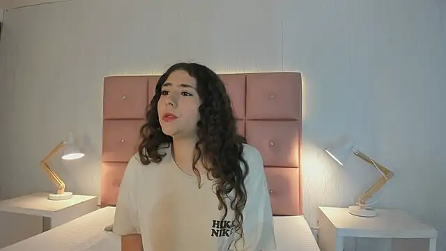 emaflorezz online show from 06-11-26, 05:33