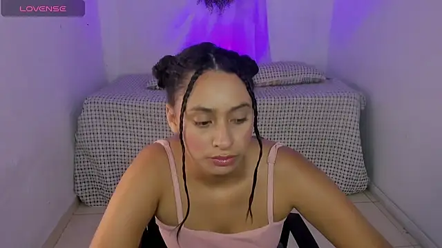 Snapshot of _miavelvett chatting on 07-27-26, 08:05 miavelvett online show from 07-27-26, 08:05