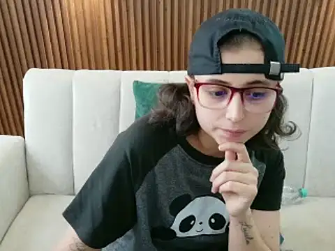 Snapshot of feelena_mysoull chatting on 06-23-26, 04:05 feelena mysoull online show from 06-23-26, 04:05