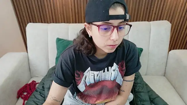 Snapshot of feelena_mysoull chatting on 07-23-26, 02:15 feelena mysoull online show from 07-23-26, 02:15