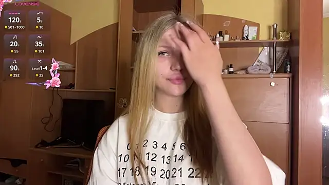 xXMelanieseXx online show from 06-19-26, 04:33