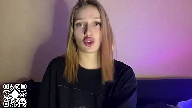 xXMelanieseXx online show from 07-10-26, 03:25