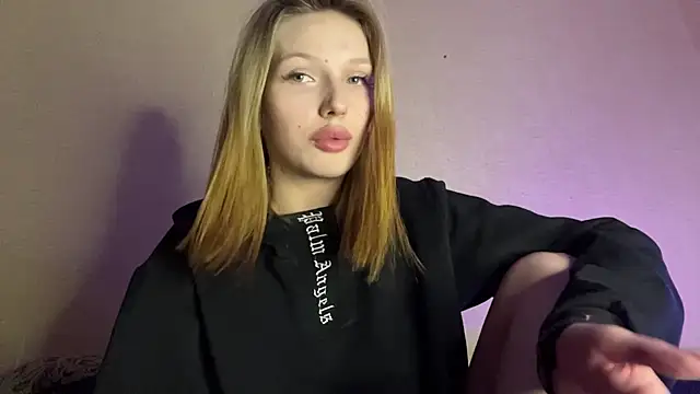 xXMelanieseXx online show from 07-17-26, 06:24