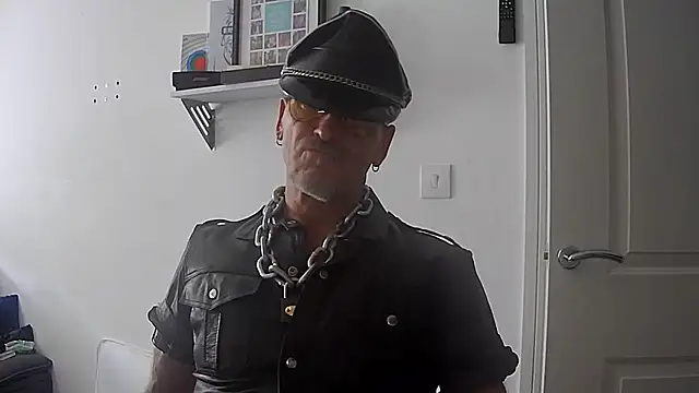 Snapshot of NottsLeather chatting on 06-21-26, 02:19 NottsLeather online show from 06-21-26, 02:19