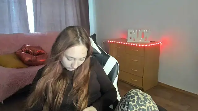 ModelGyrl online show from 07-11-26, 01:08