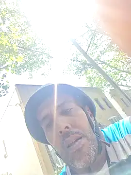 Snapshot of mikey2840 chatting on 07-17-26, 03:29 mikey2840 online show from 07-17-26, 03:29