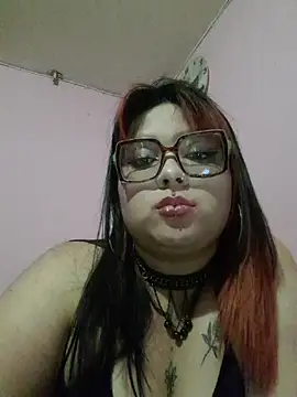Snapshot of curvy_latina chatting on 07-19-26, 04:38 curvy latina online show from 07-19-26, 04:38