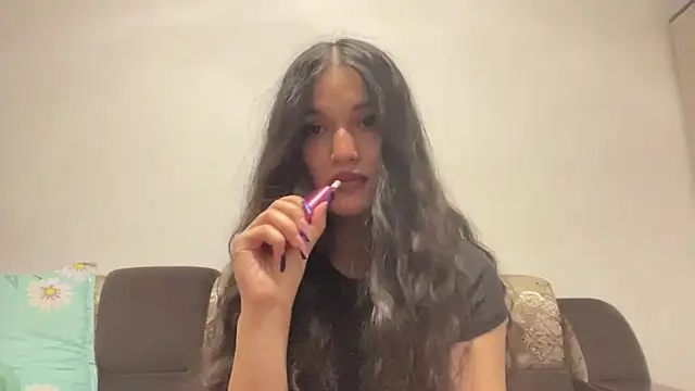 LisetteParajon online show from 06-02-26, 05:04