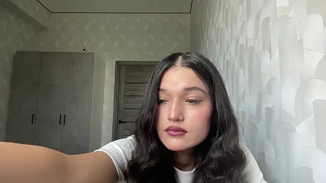 LisetteParajon online show from 06-09-26, 05:08