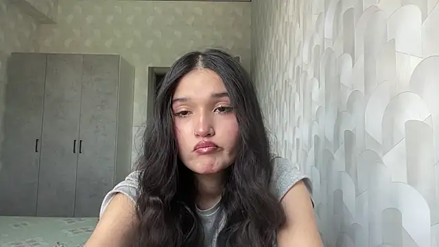 LisetteParajon online show from 06-13-26, 05:05