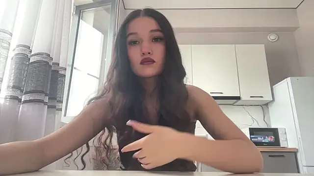LisetteParajon online show from 06-19-26, 05:45