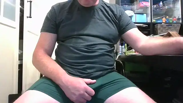 Snapshot of BrianB041978 chatting on 06-07-26, 08:12 BrianB041978 online show from 06-07-26, 08:12