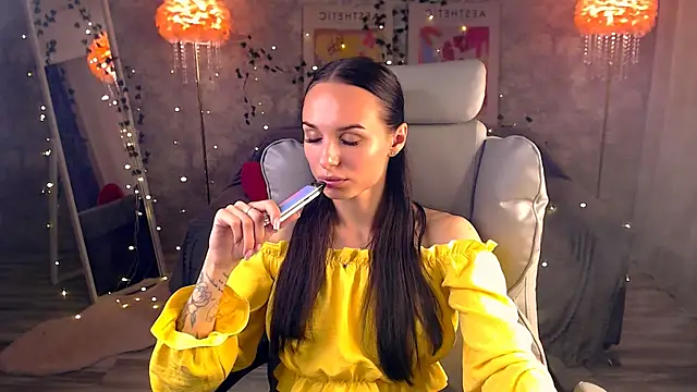 NicoleMerz online show from 06-04-26, 05:08