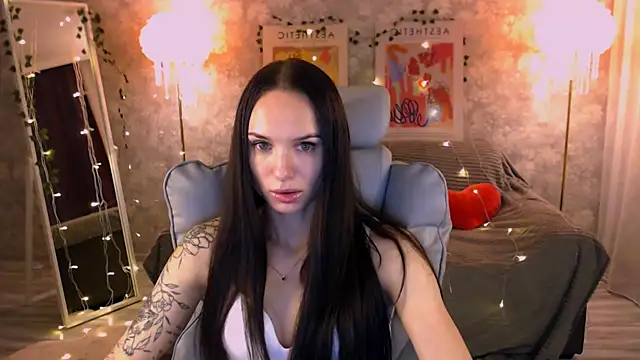NicoleMerz online show from 06-17-26, 04:30