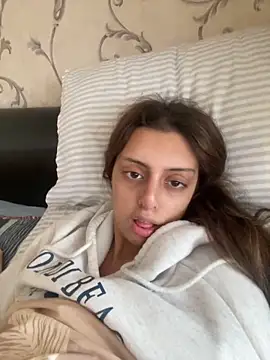 Snapshot of brownpetitegirlxo chatting on 06-10-26, 01:43 brownpetitegirlxo online show from 06-10-26, 01:43