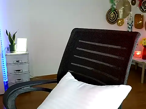 Snapshot of Yalinahotty chatting on 06-11-26, 02:00 Yalinahotty online show from 06-11-26, 02:00