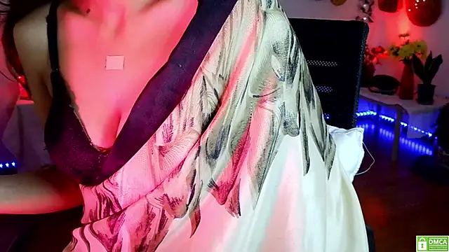 Snapshot of Yalinahotty chatting on 06-30-26, 02:45 Yalinahotty online show from 06-30-26, 02:45