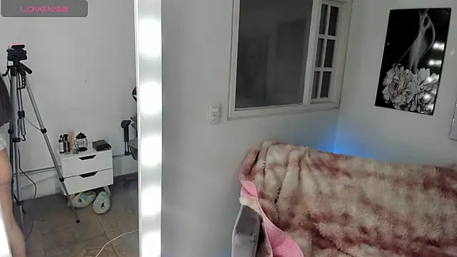 Noa bunny  online show from 07-30-26, 07:57