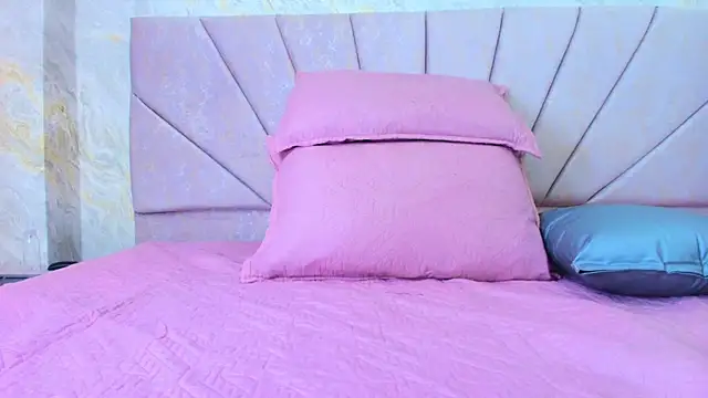 ariana florez  online show from 06-06-26, 07:29