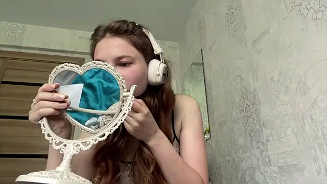 HeIen cute online show from 06-13-26, 05:27