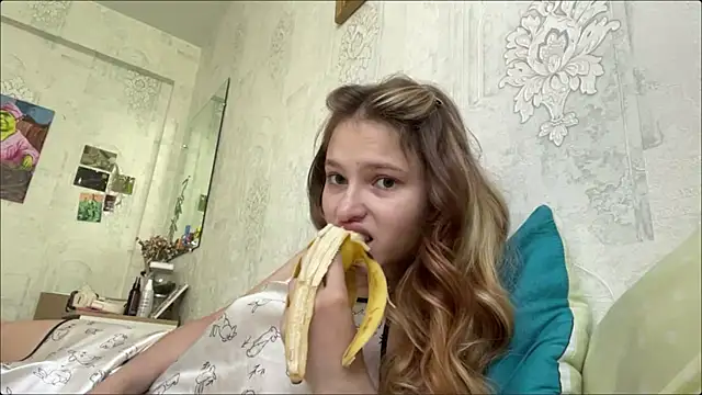 HeIen cute online show from 06-30-26, 06:25