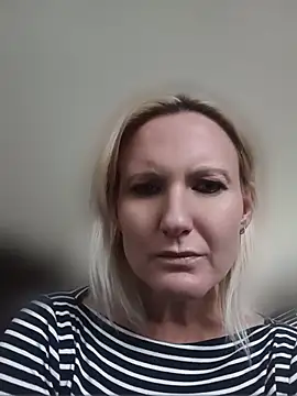 Snapshot of Isabelle_Cora chatting on 06-20-26, 02:20 Isabelle Cora online show from 06-20-26, 02:20