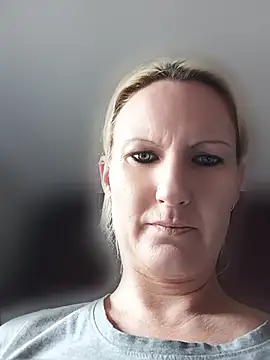 Snapshot of Isabelle_Cora chatting on 06-23-26, 01:31 Isabelle Cora online show from 06-23-26, 01:31