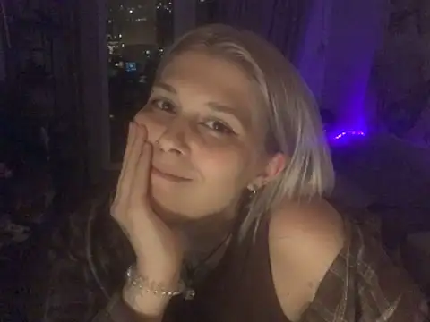 Ella Bloom online show from 05-29-26, 06:17