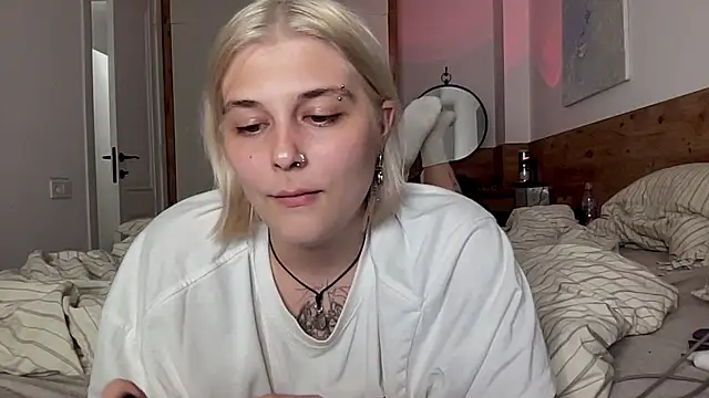 Ella Bloom online show from 07-15-26, 06:46
