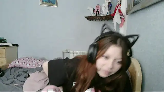 Snapshot of AlessiaViolet chatting on 06-24-26, 10:36 AlessiaViolet online show from 06-24-26, 10:36