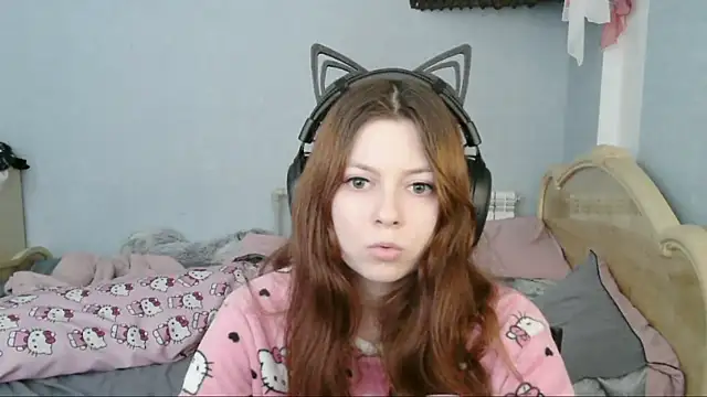 Snapshot of AlessiaViolet chatting on 06-27-26, 12:22 AlessiaViolet online show from 06-27-26, 12:22