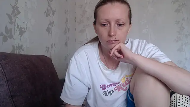 Luna Bliiss online show from 06-07-26, 10:52