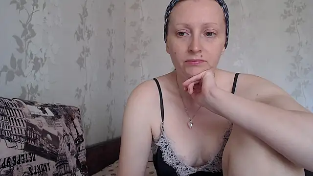 Luna Bliiss online show from 06-09-26, 11:55