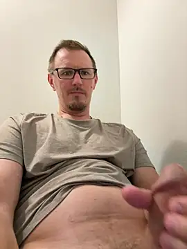 Snapshot of Hardpaul85 chatting on 07-04-26, 03:40 Hardpaul85 online show from 07-04-26, 03:40